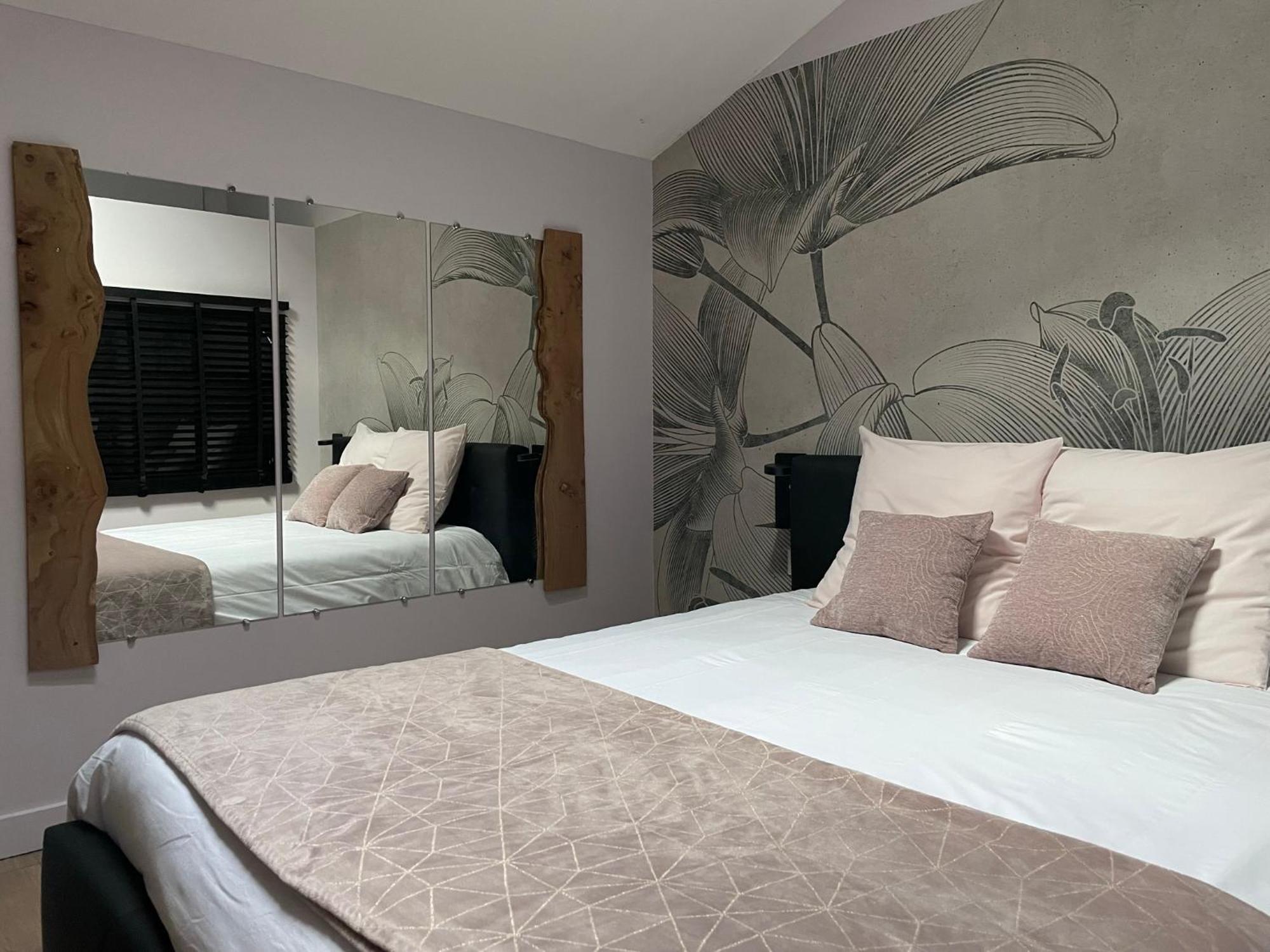 Le St Vincent Hotel Roquefort  Eksteriør billede